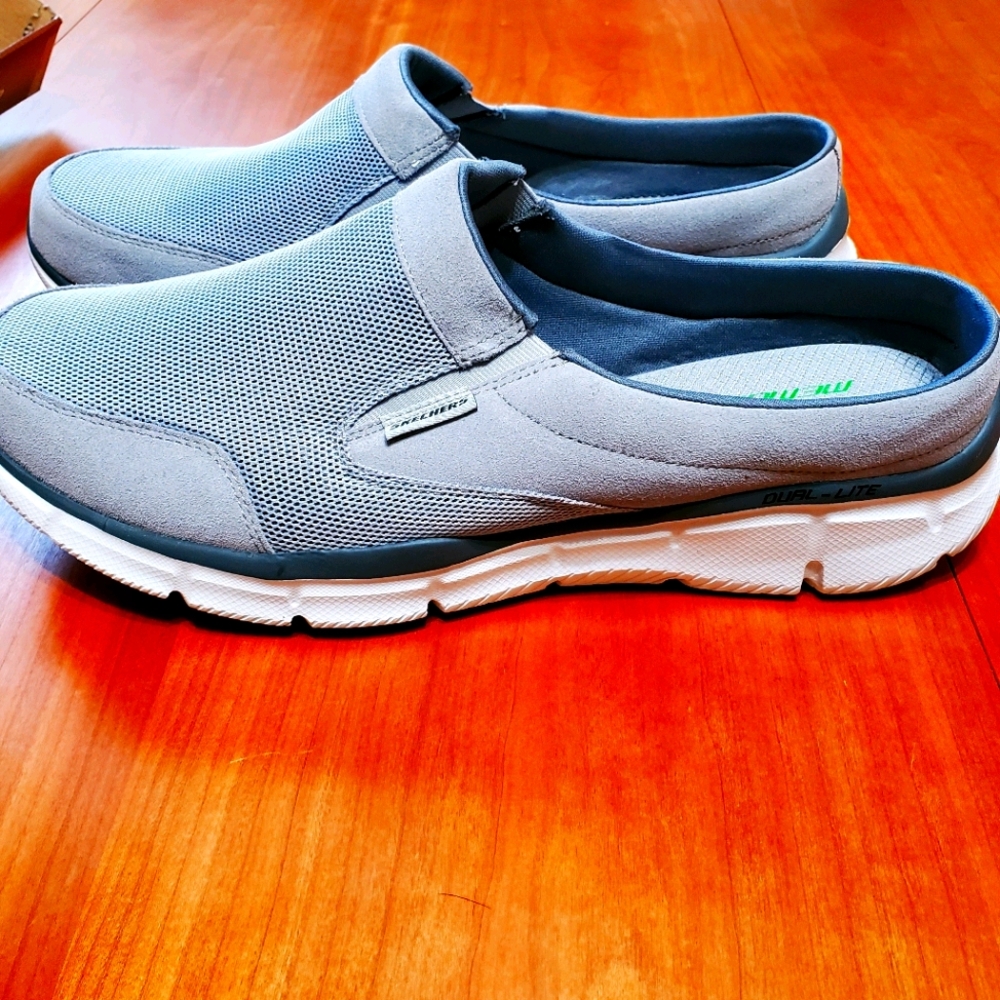 Men’s Skechers slip on shoes size 14 Gently used